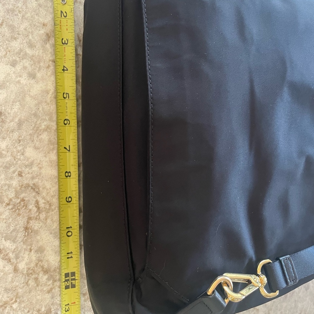 ❤️🇺🇸💋 Beautiful TUMI Black Backpack with Leather and Gold Accents - Picture 9 of 10